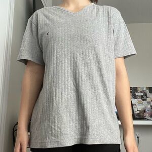 It’s a perfect oversized grey Tommy Hilfiger T-Shirt